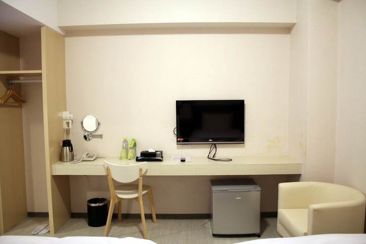 Room 26 of 48