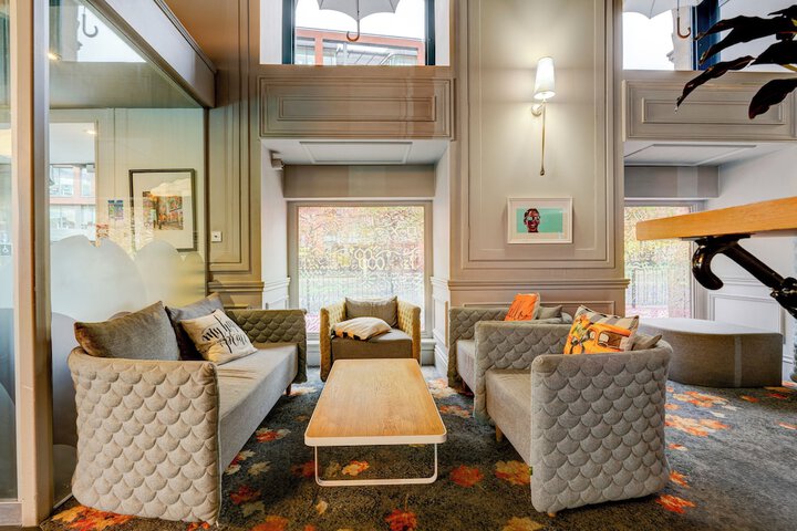 Entrance & Lobby