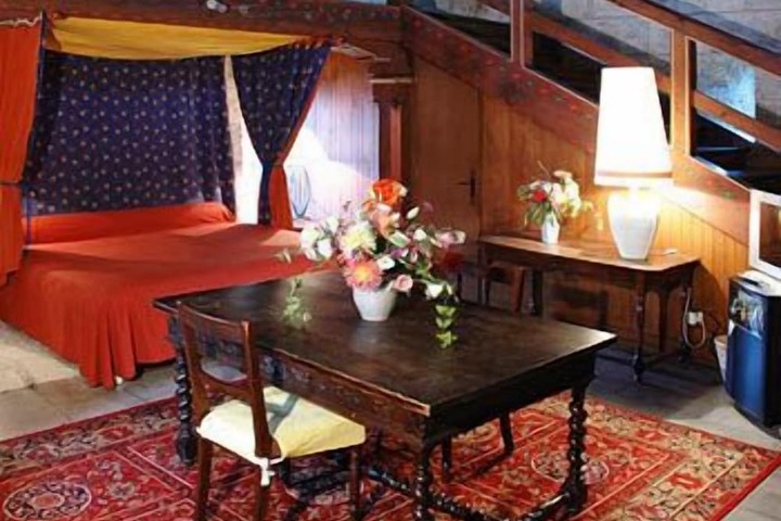 Room 8 of 40