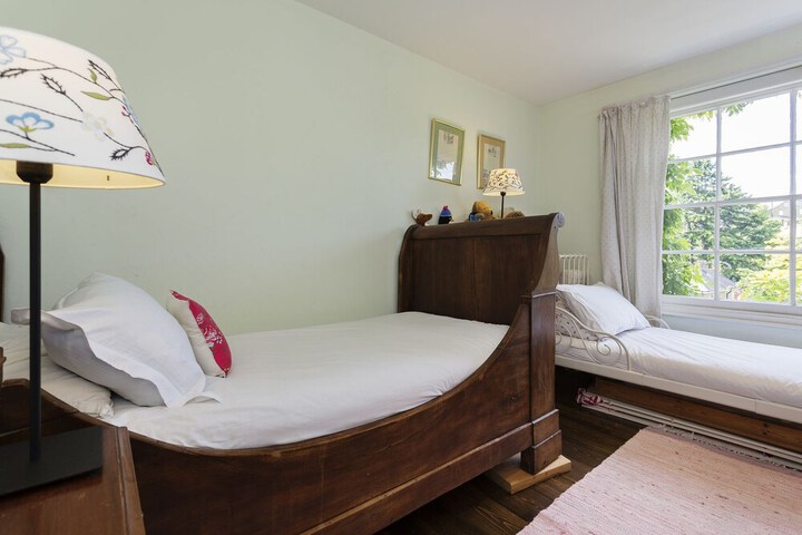 Room 4 of 6