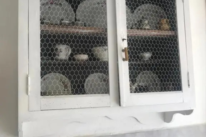 Room 8 of 10