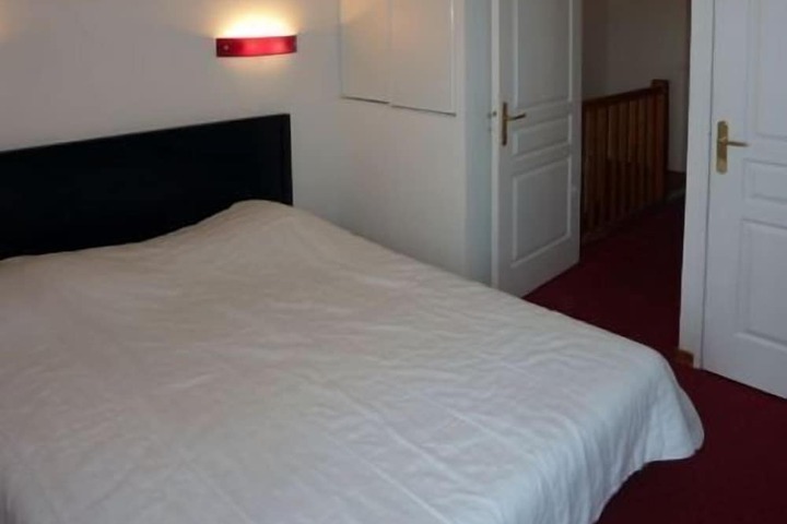 Room 4 of 43