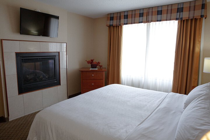 1 King Bed Suite (4 of 5)