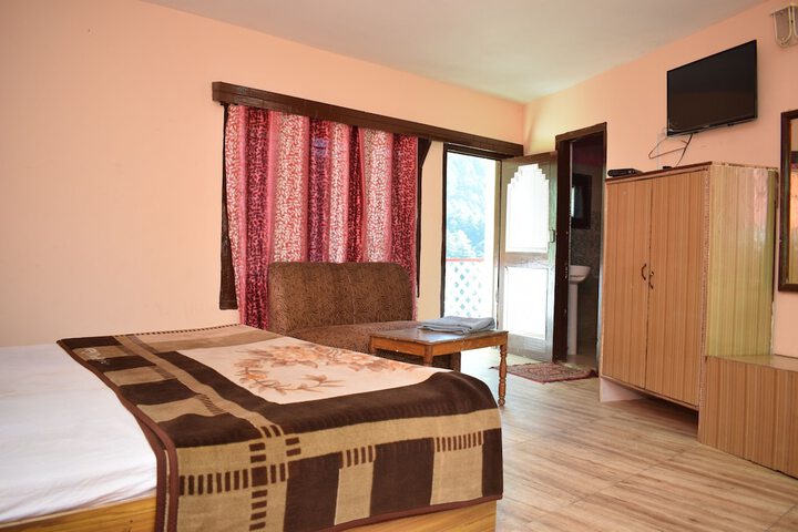 Room 14 of 16