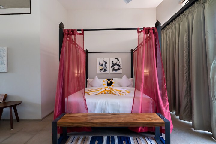 Room 11 of 74