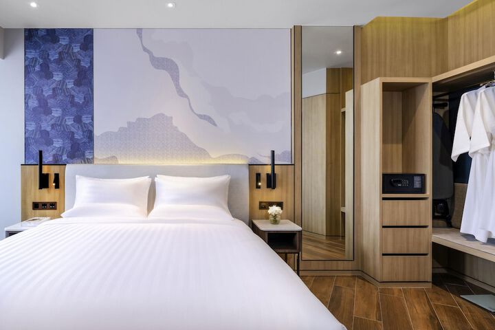 Room 5 of 51