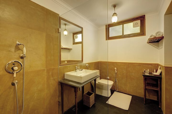 Room 25 of 47