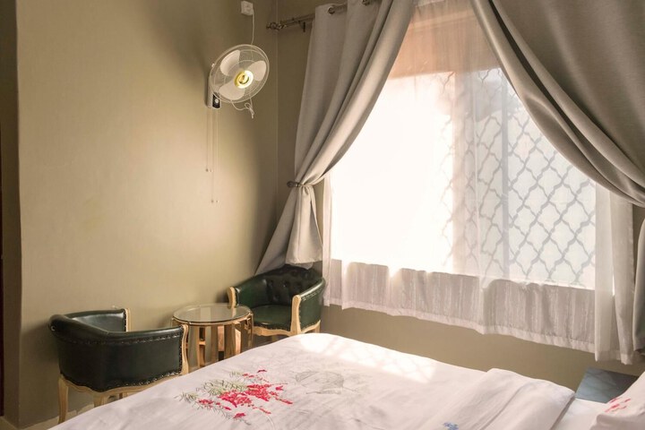 Room 15 of 48
