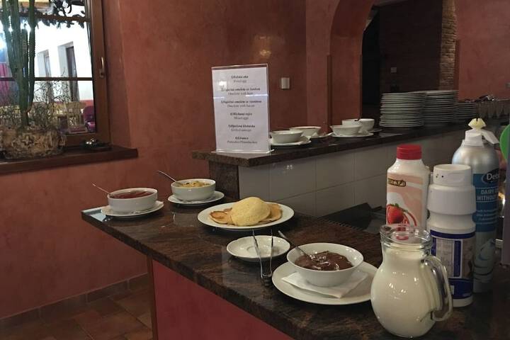Breakfast/Coffee Service 26 of 60