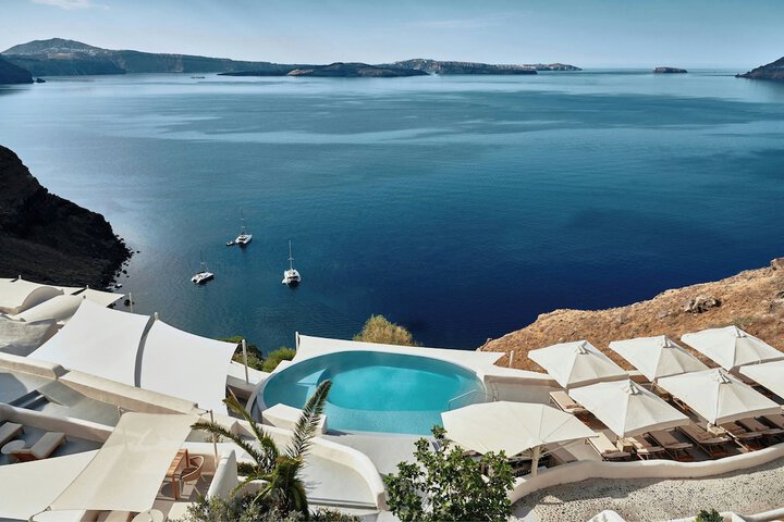 Hotel with Pool