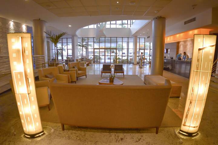 Entrance & Lobby