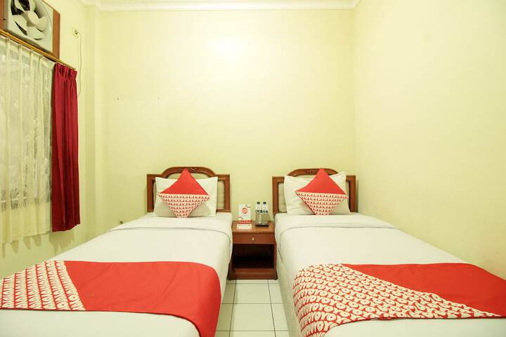 Room 11 of 32