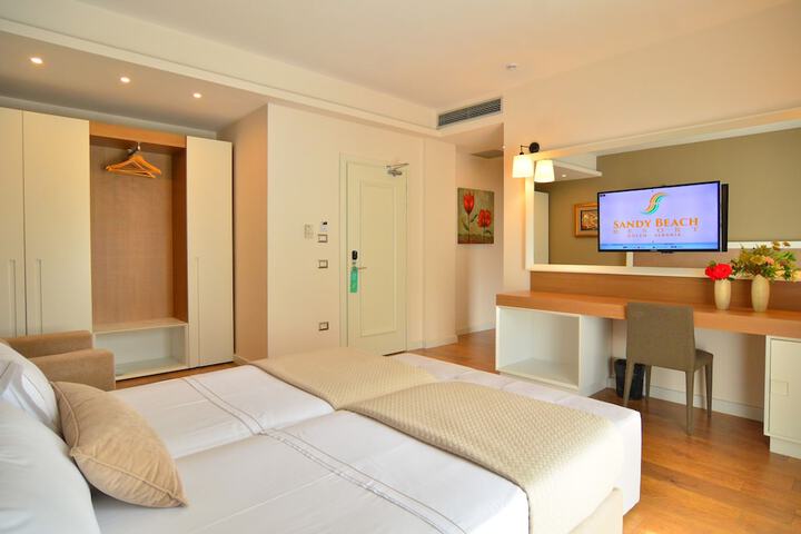 Room 15 of 86