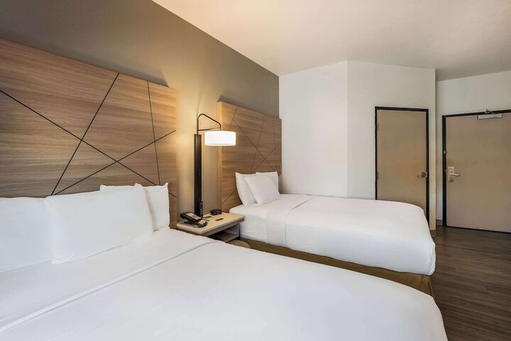 2 Double Beds (5 of 7)