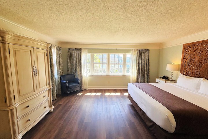 Room 31 of 61