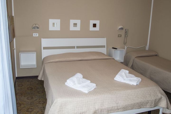 Room 28 of 32