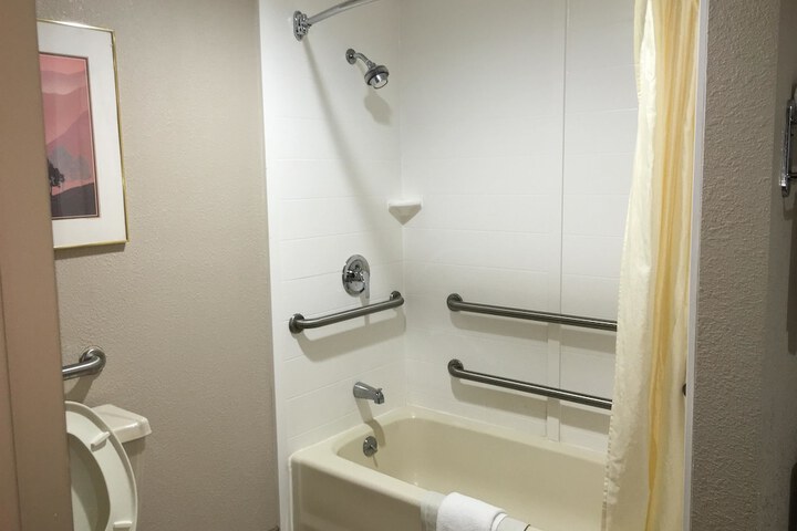 Room 21 of 27