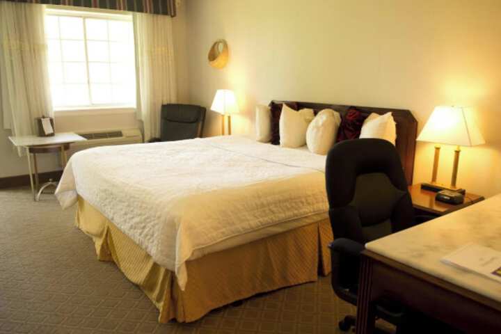 Room 6 of 28