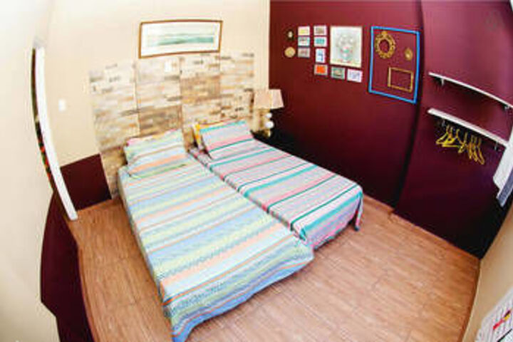 Room 4 of 12