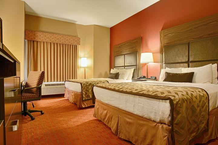 Suite 1 King Bed 42 Inch LCD Television Microwave and Refrigerator Sofa Bed High Speed Internet Accessible Full Breakfast (9 of 11)