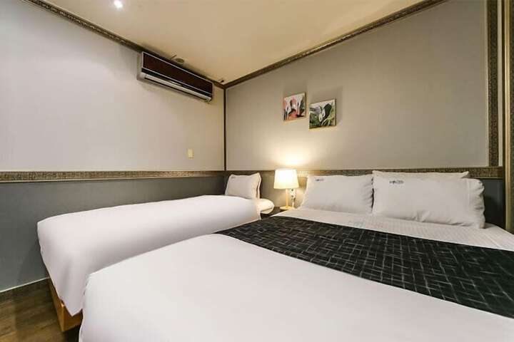 Room 5 of 26