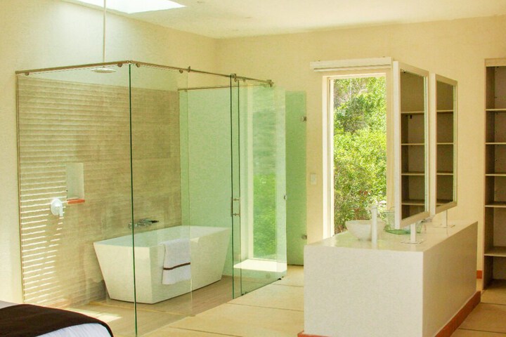 Room 2 of 77