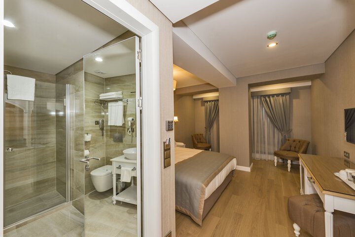 Room 13 of 44