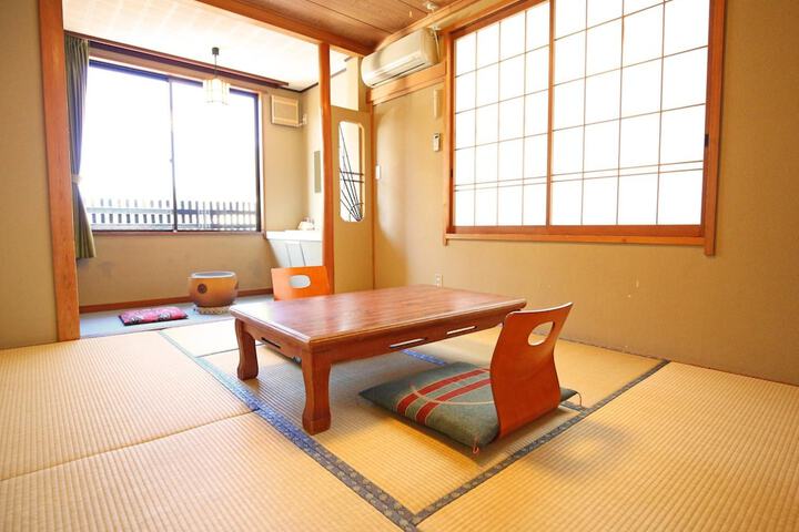 Room 13 of 28