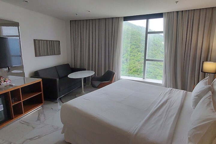 Room 7 of 73