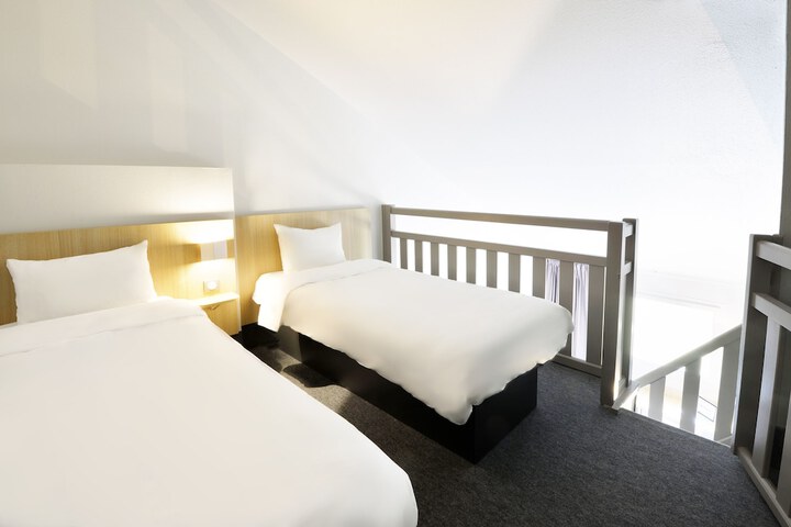 Room 8 of 38