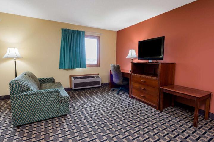 1 King Bed (3 of 12)