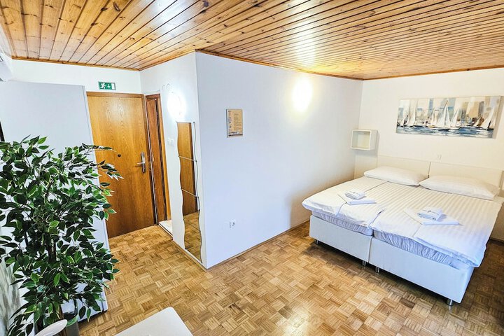 Room 30 of 68