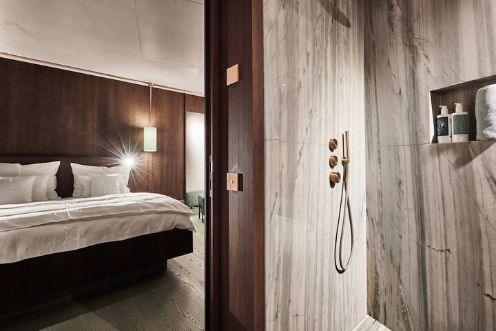 Room 27 of 43