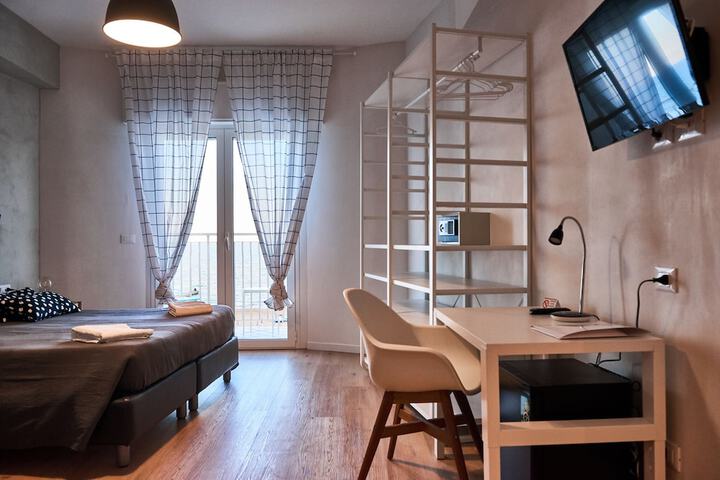 Room 8 of 104