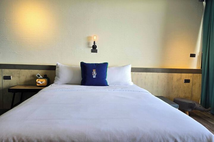 Room 16 of 32