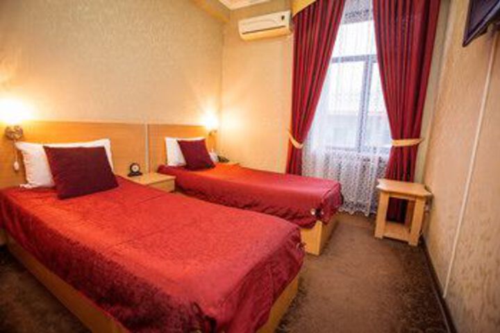 Room 12 of 38