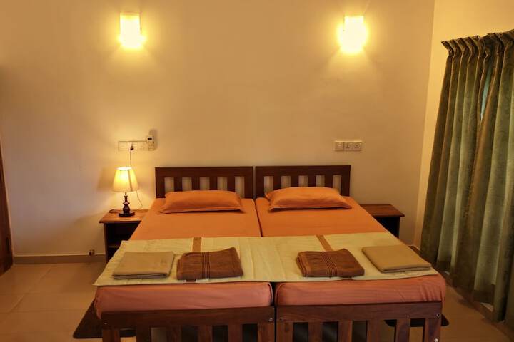 Room 3 of 33