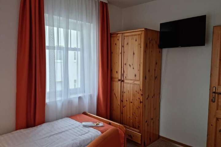 Room 19 of 50