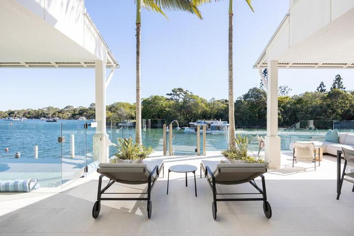 Iluka Luxurious Riverfront Retreat