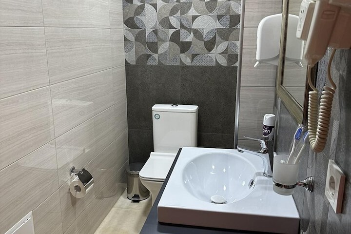 Room 34 of 49
