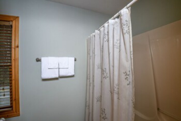 Room 4 of 34