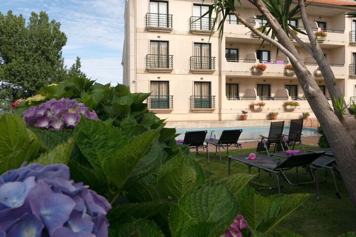Hotel with Pool