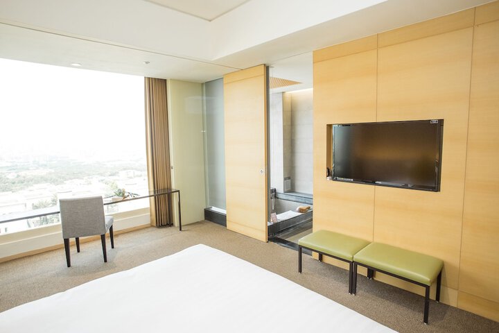 Room 43 of 145