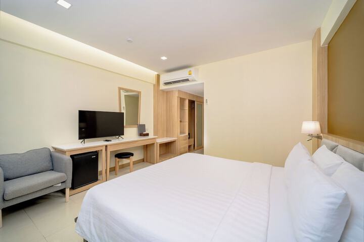 Room 3 of 74