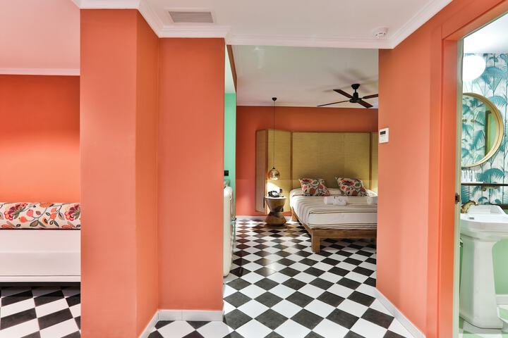 Room 13 of 70