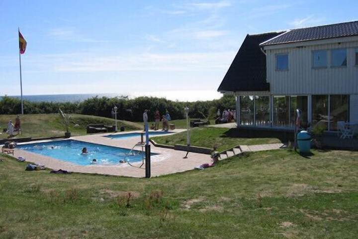Pool 25 of 68