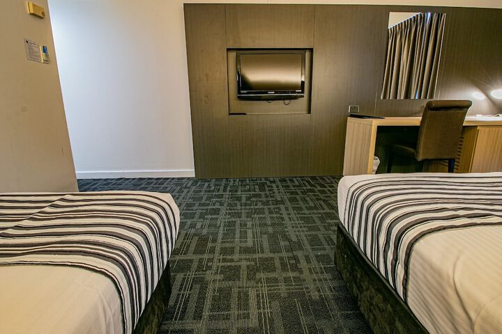 Room 32 of 127