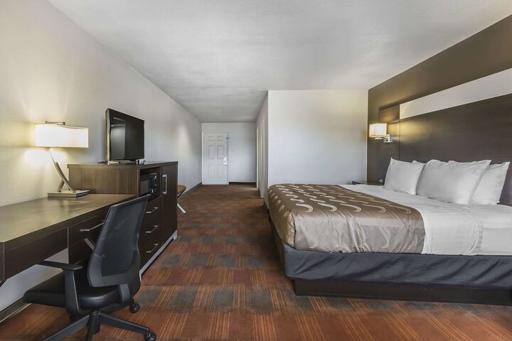 1 King Bed Accessible (8 of 16)