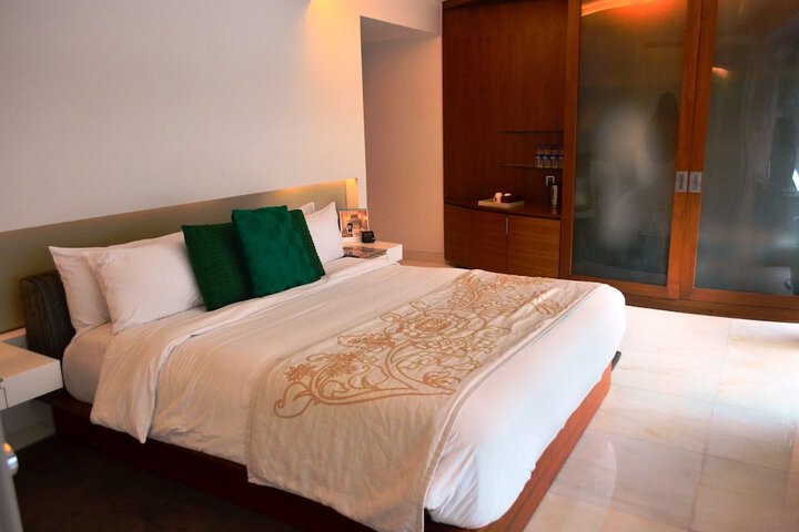 Room 10 of 73