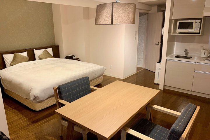 Room 9 of 83